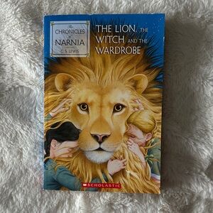 Scholastic's The Lion, the Witch and the Wardrobe - Blue and Gold Cover